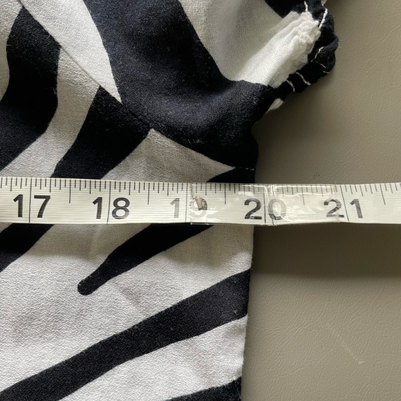 Loft Zebra Print Cotton Blouse Keyhole Tie Neck Size Medium - Picture 9 of 10
